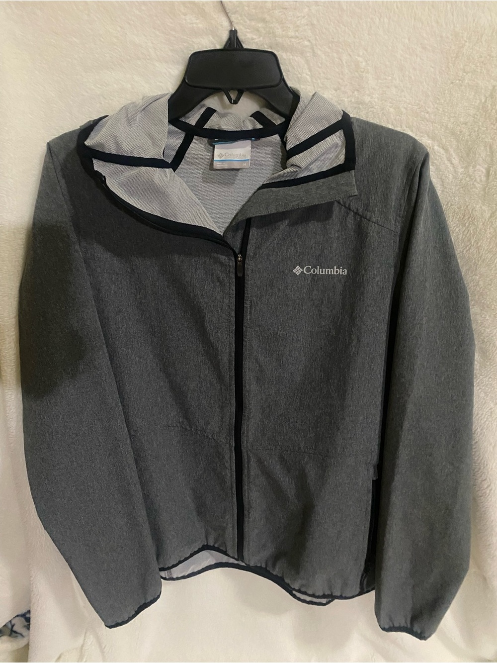 Women’s Columbia lightweight jacket.